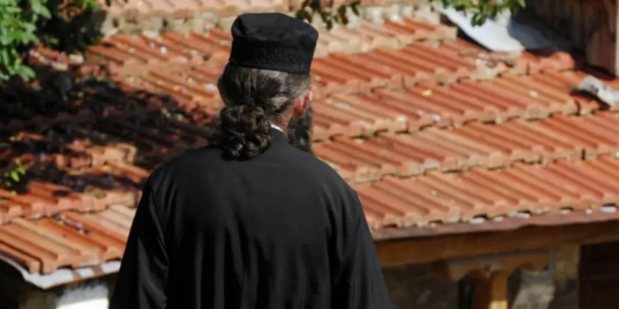Αγρίνιο: «Με βίασε όταν ήμουν 13 ετών» - Τι καταγγέλλει η κοπέλα για τον ιερέα